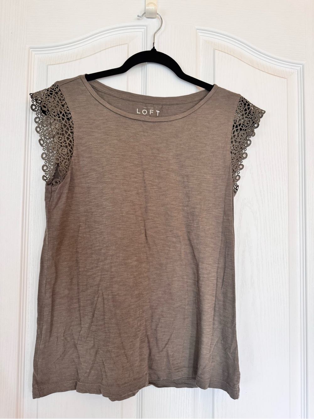 LOFT Taupe Khaki Lace Cap Sleeve Tank Top Size Small